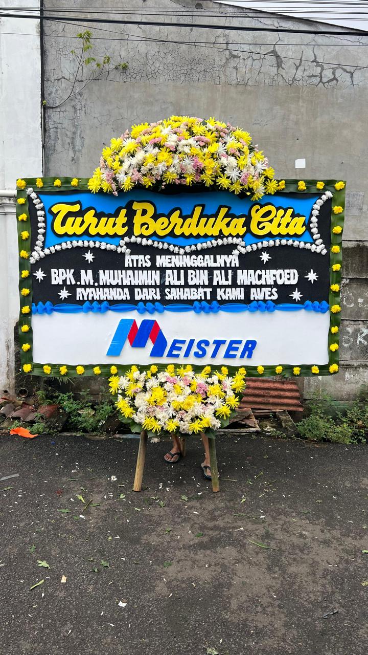 Karangan bunga papan duka cita di Cileungsi