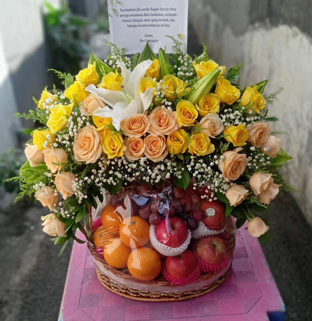 Parcel buah dan bunga di Cileungsi