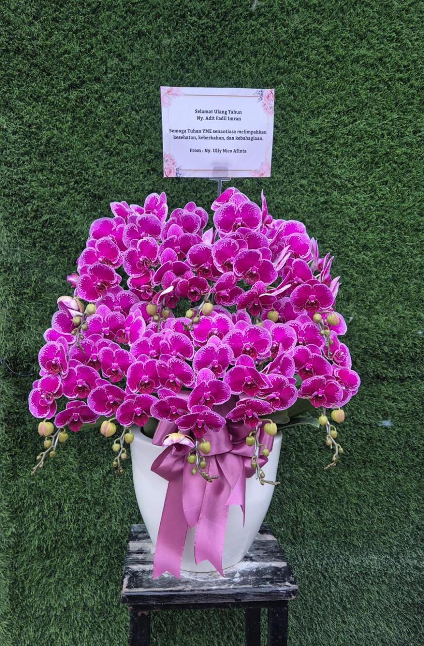 Rangkaian bunga anggrek premium dari Cileungsi Florist