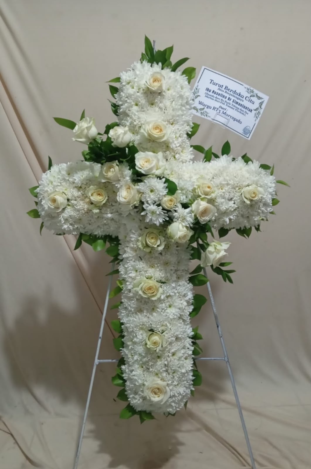 Bunga salib duka cita di Cileungsi